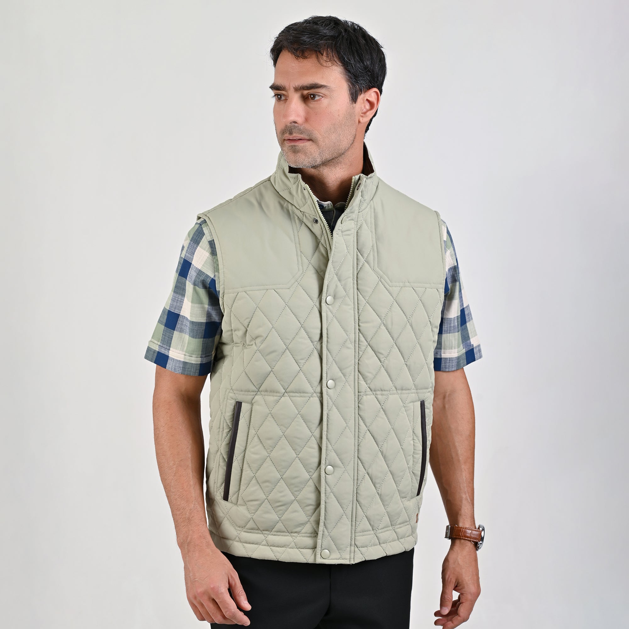 Chaleco Yale Para Caballero Capitonado Sin Capucha Regular Fit 6902 Verde Cemento