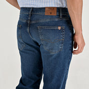 Jeans Yale Regular Fit 0506 Corte Recto