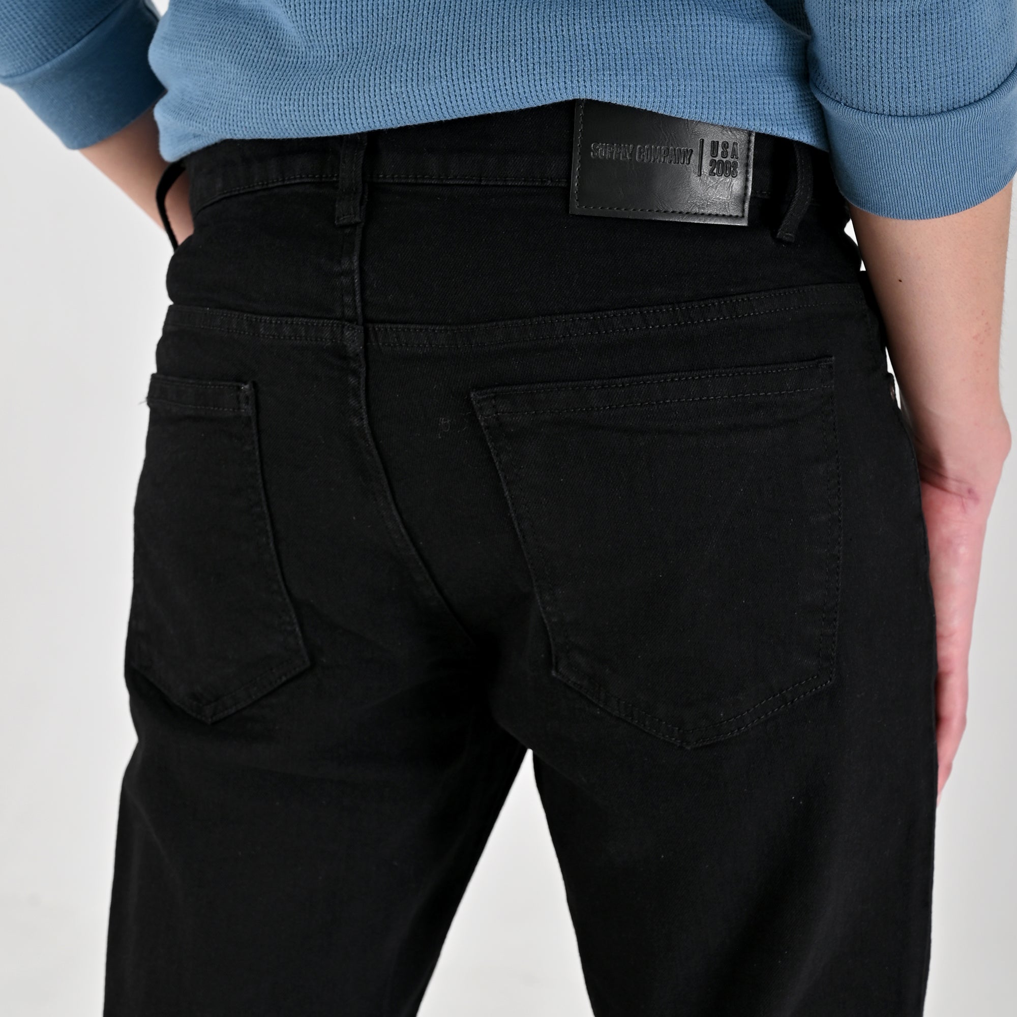 Pantalón de Mezclilla Supply Regular Fit 2944 Negro