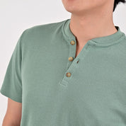 Playera Supply Slim Fit Cuello henley 6909 Verde Laurel