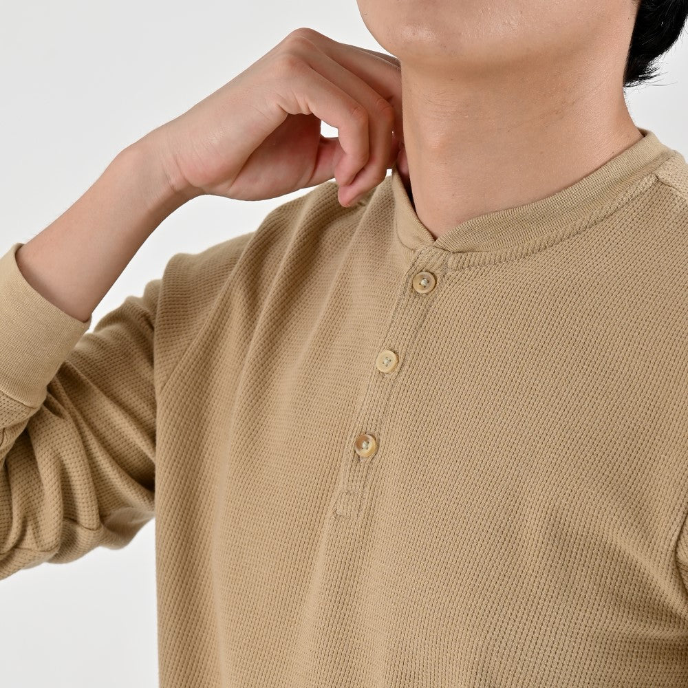 Playera Caballero Supply Company Manga Larga Cuello Henley Slim Fit A909 Beige