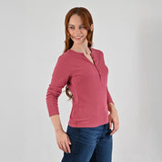 Playera Para Dama Supply Company Manga Larga Cuello Henley Slim Fit B909 Rosa