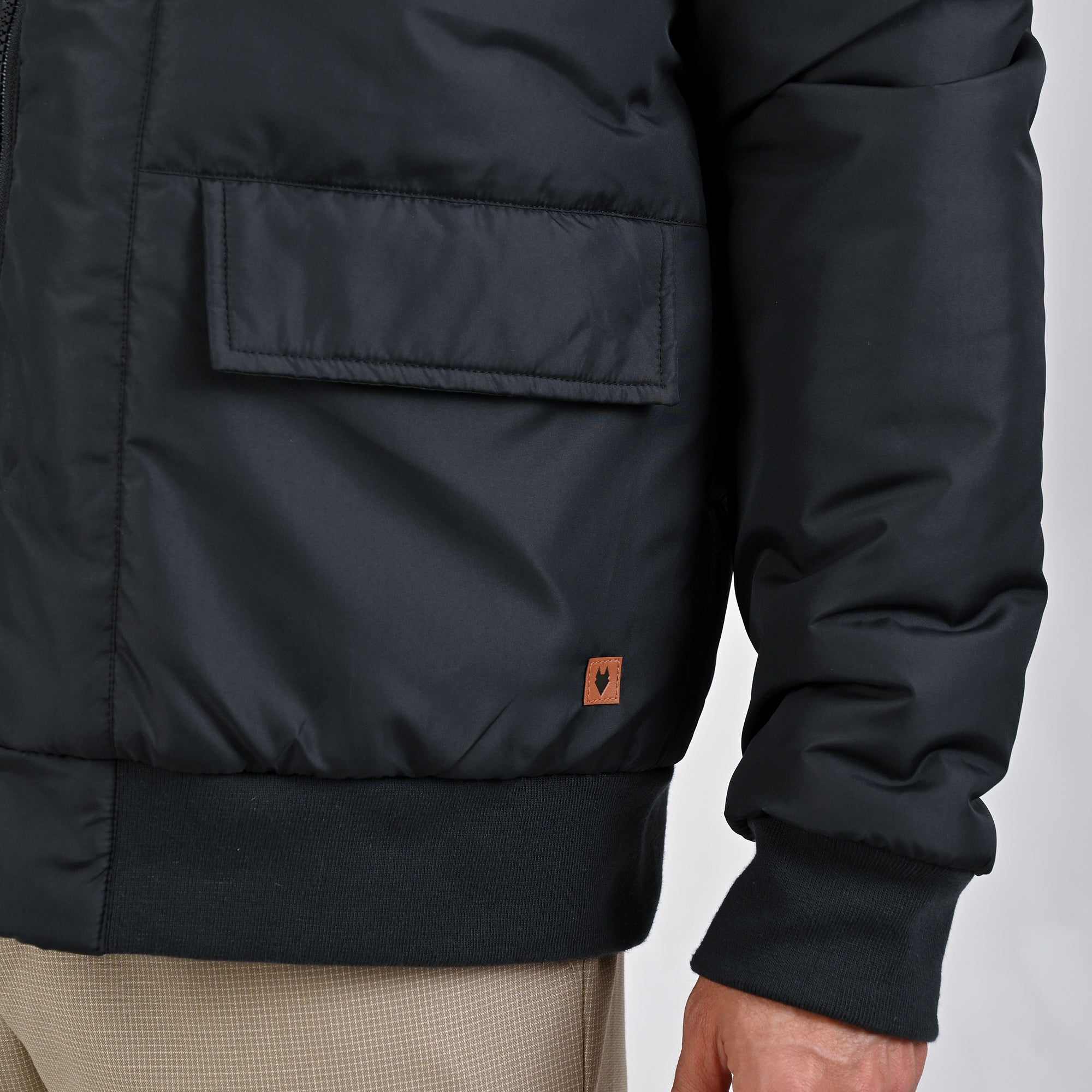 Chamarra Yale Para Caballero Capitonada Sin Capucha Regular Fit 6902 Negro