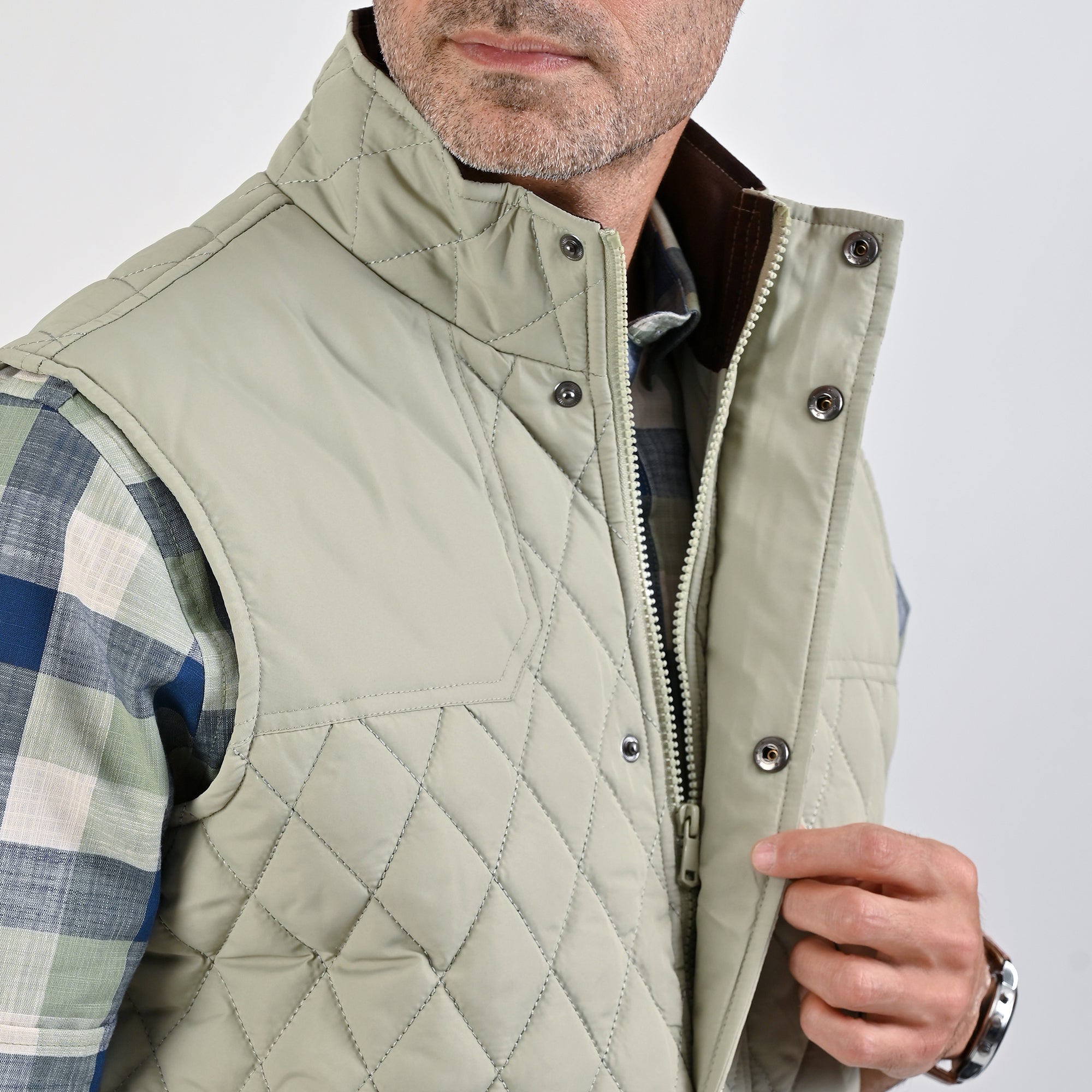 Chaleco Yale Para Caballero Capitonado Sin Capucha Regular Fit 6902 Verde Cemento