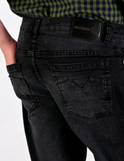 Pantalón de Caballero Mezclilla Supply Company Classic Fit 2944 Negro