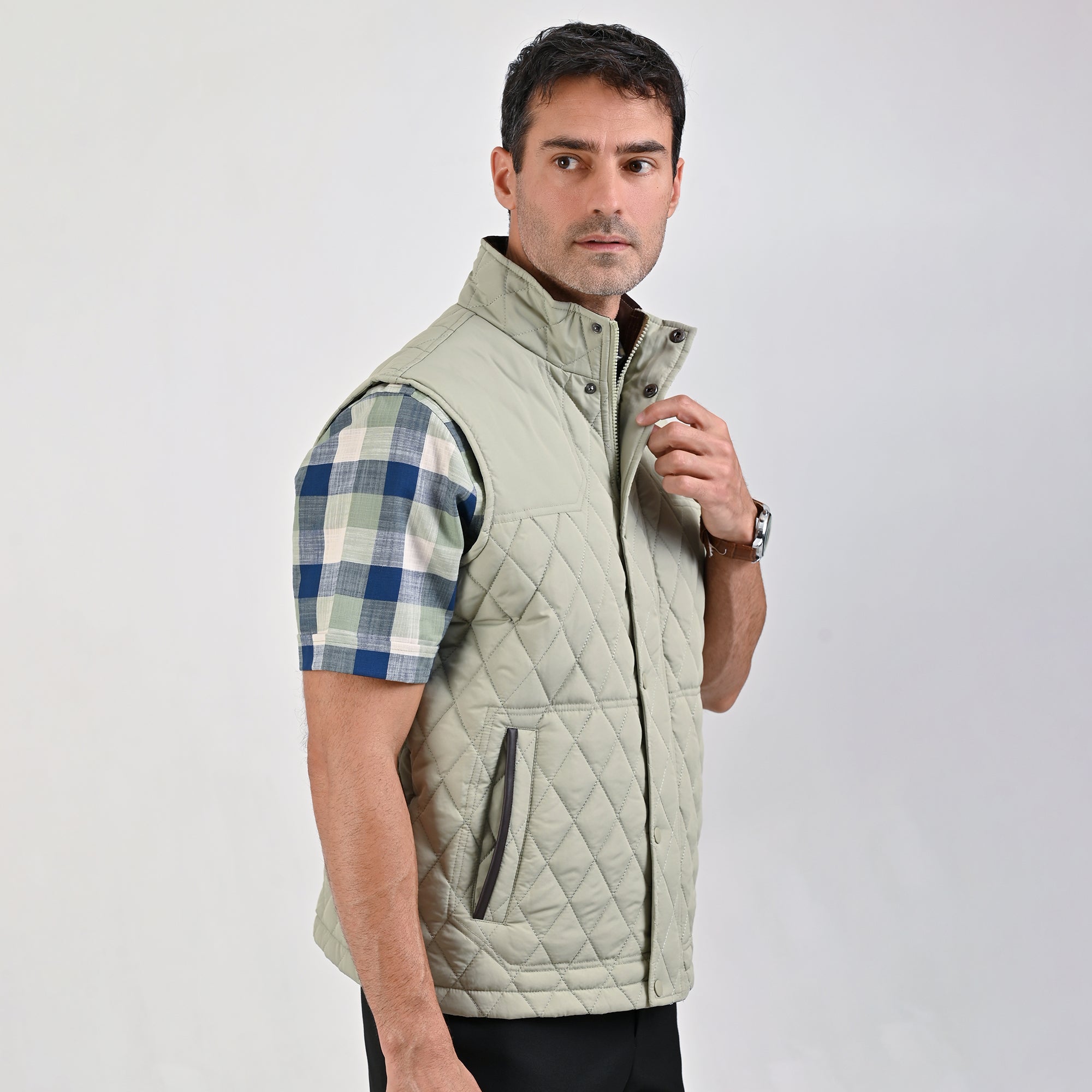 Chaleco Yale Para Caballero Capitonado Sin Capucha Regular Fit 6902 Verde Cemento