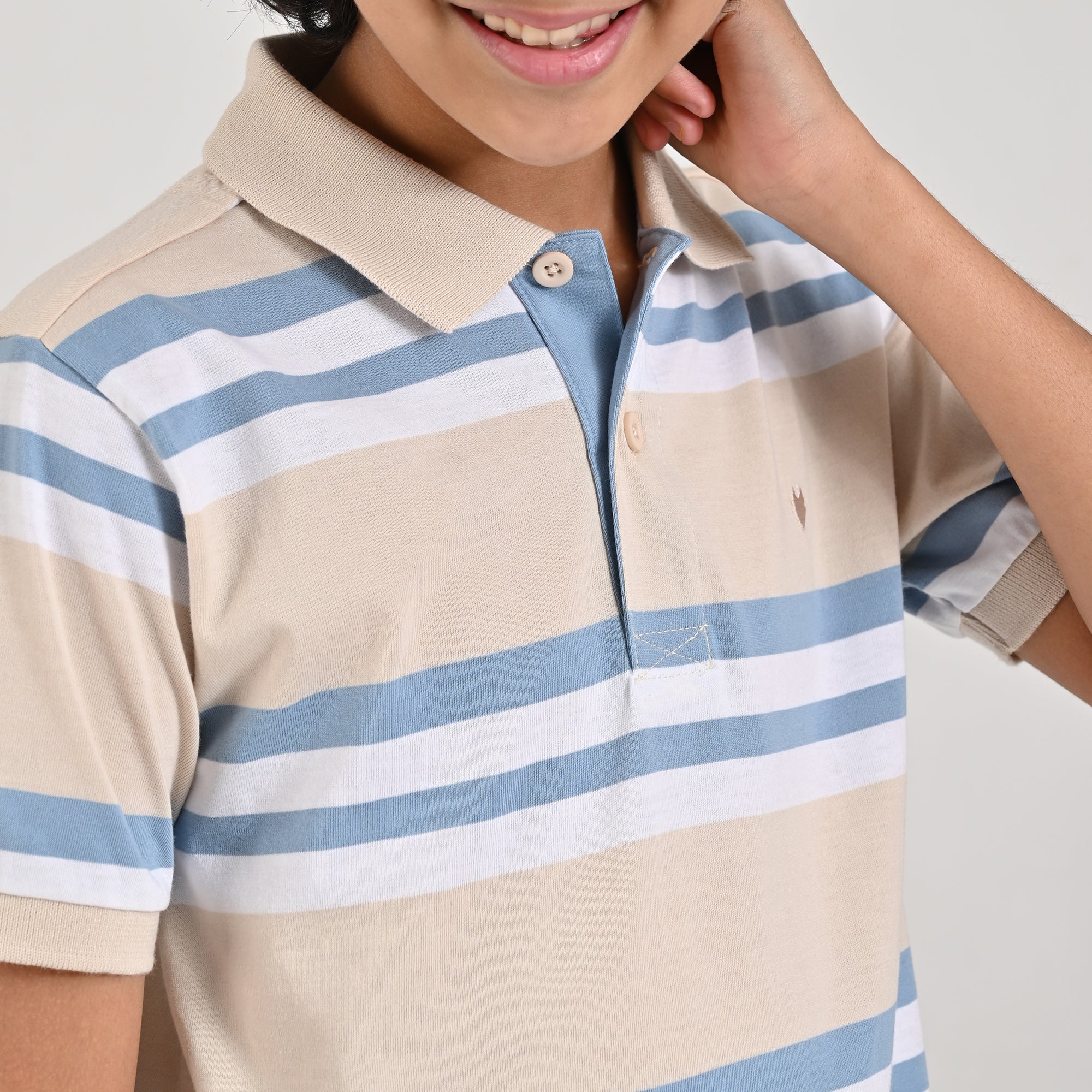 Playera Yale Boys Cuello Polo Manga Corta Fit 7395 Arena