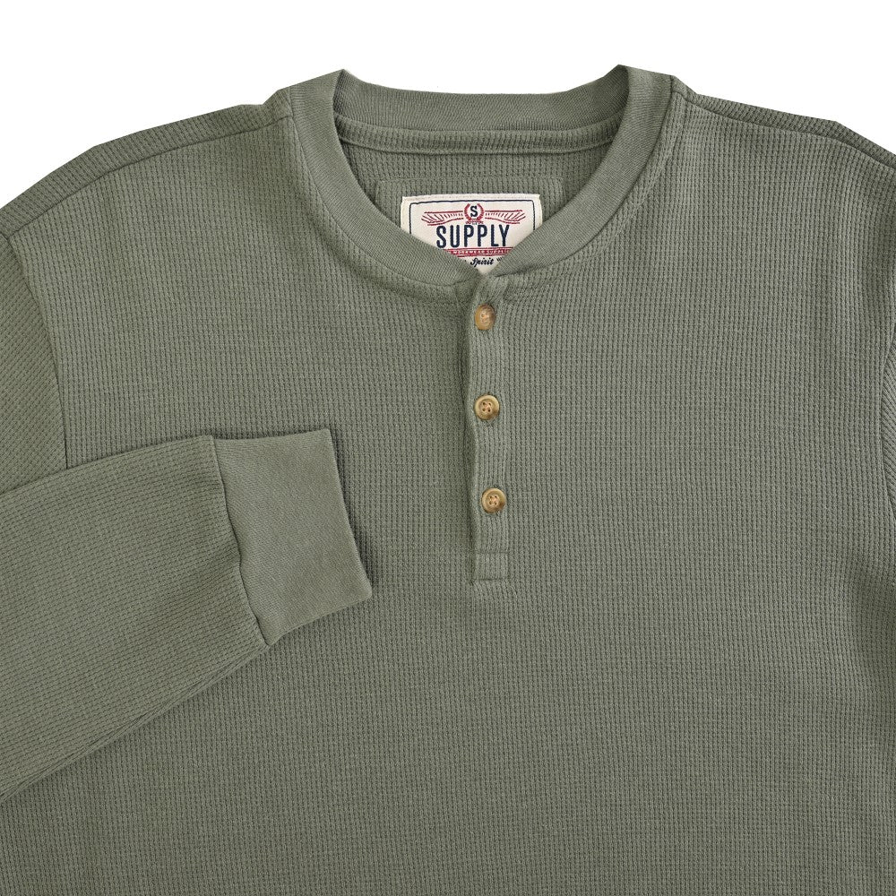 Playera Caballero Supply Company Manga Larga Cuello Henley Slim Fit A909 Verde Militar