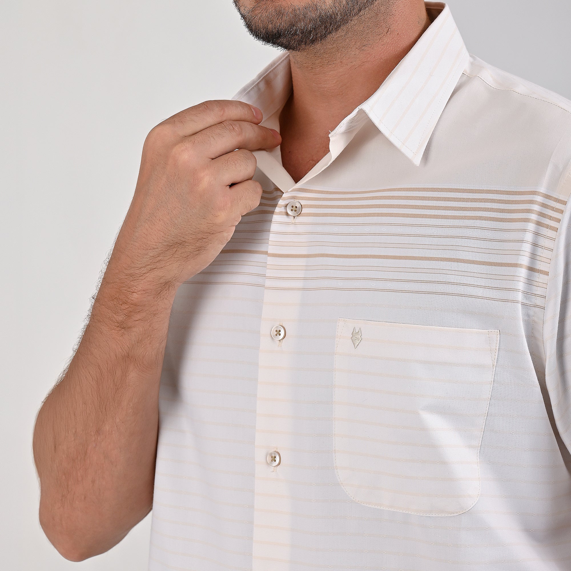 Camisa Yale Para Caballero Cenefa Manga Corta Classic Fit 4713 Beige